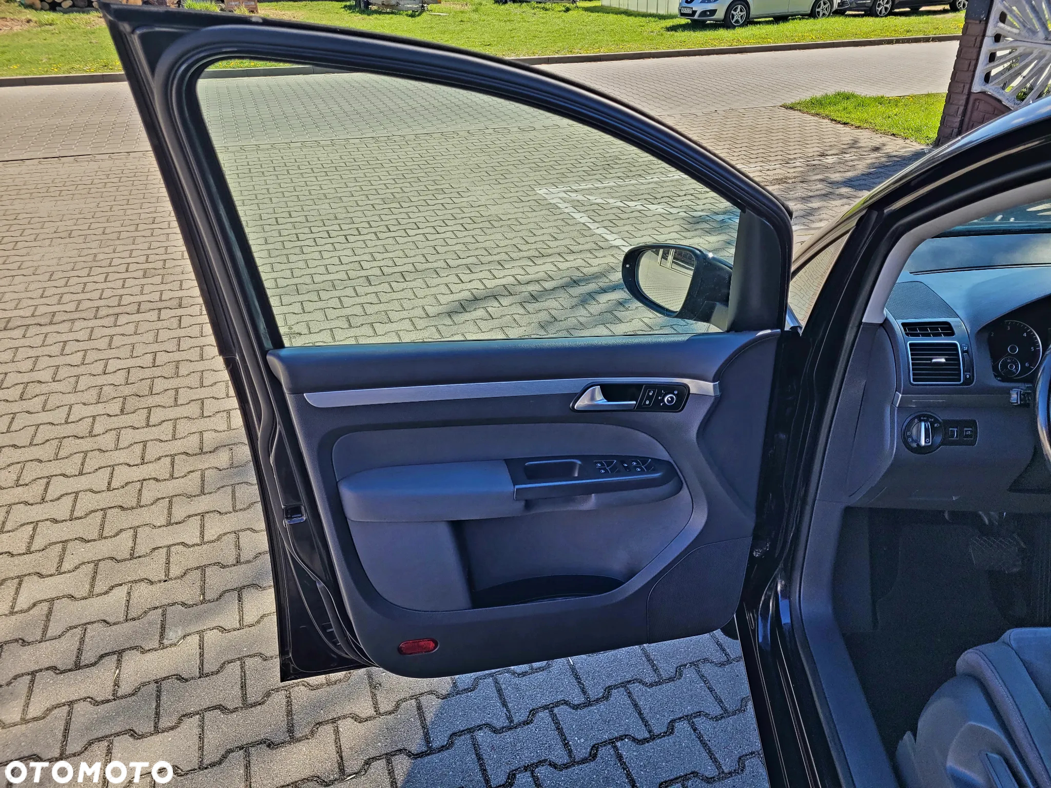 Volkswagen Touran 1.6 TDI DPF BlueMotion Technology DSG Comfortline - 33
