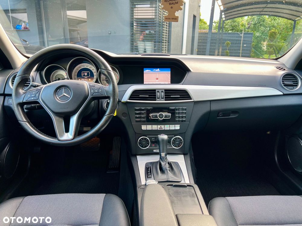 Mercedes-Benz Klasa C 220 CDI BlueEff 4-Matic Avantgarde - 23