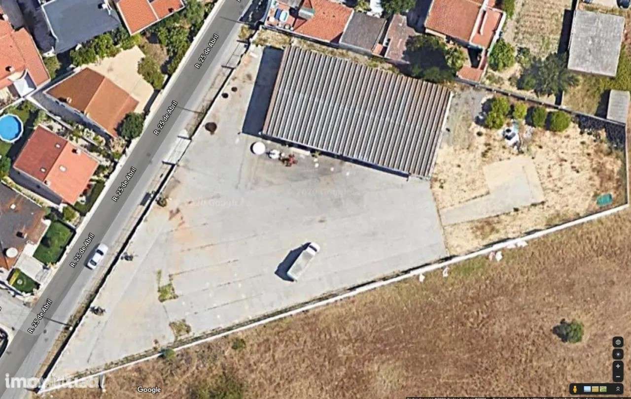 Terreno com 3320m² na Charneca de Caparica - Grande imagem: 2/3