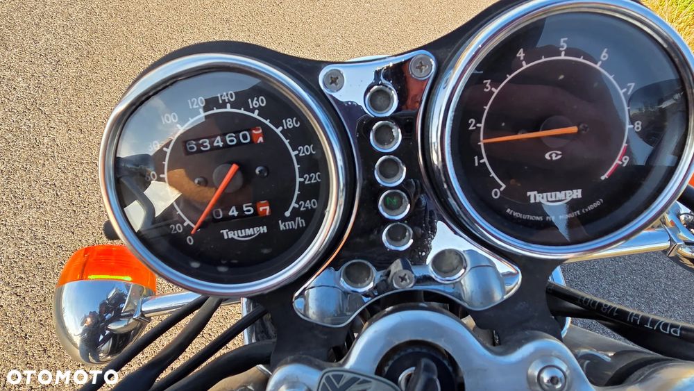 Triumph Thunderbird - 9