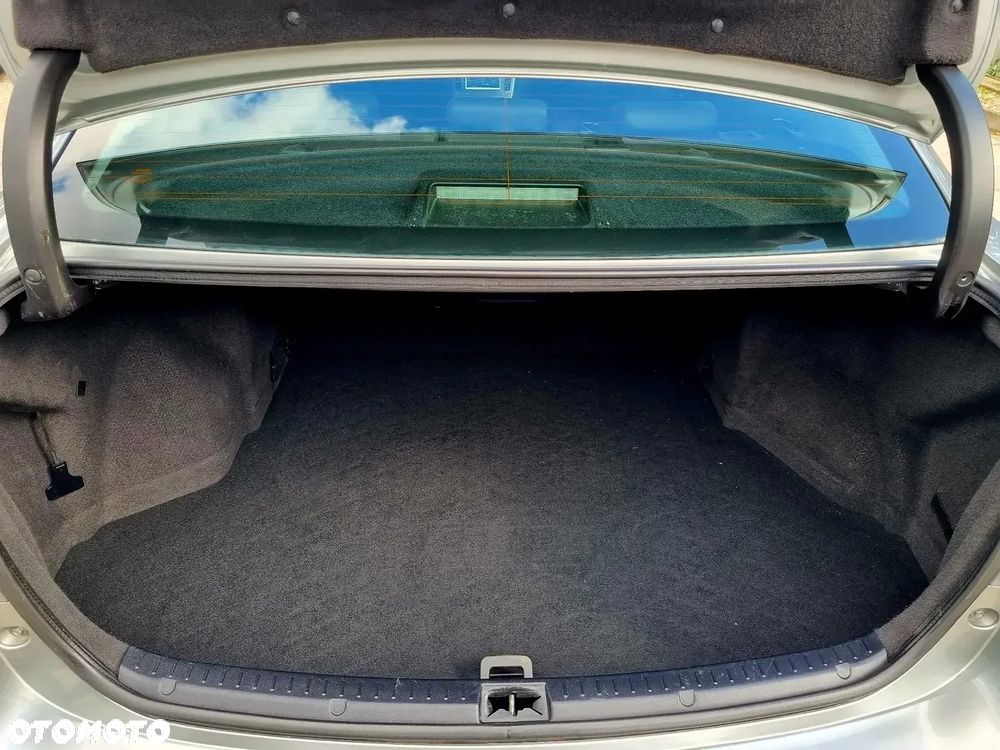 Toyota Avensis 1.8 Premium - 14