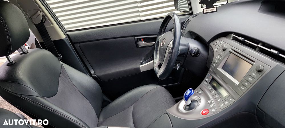 Toyota Prius ver--hybrid-life - 6