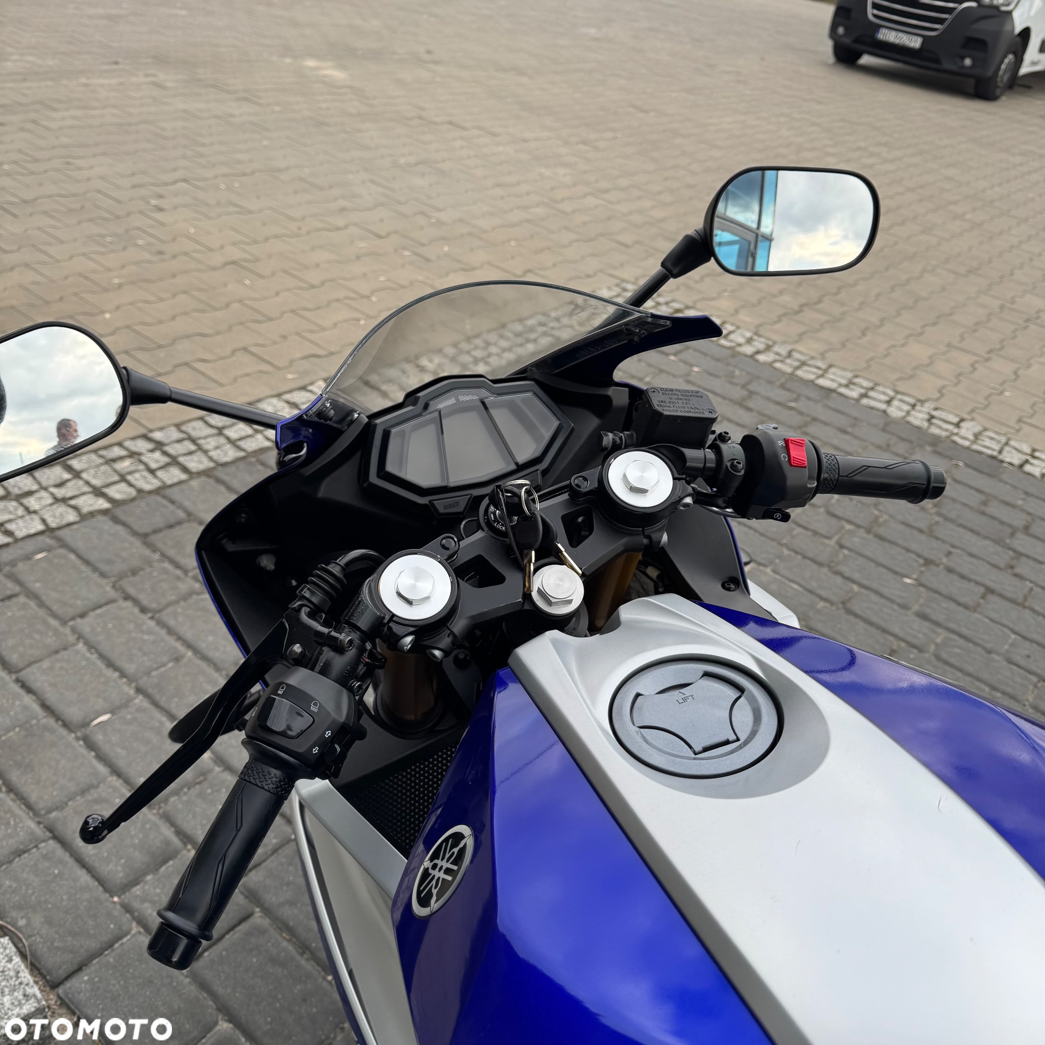 Yamaha YZF - 6
