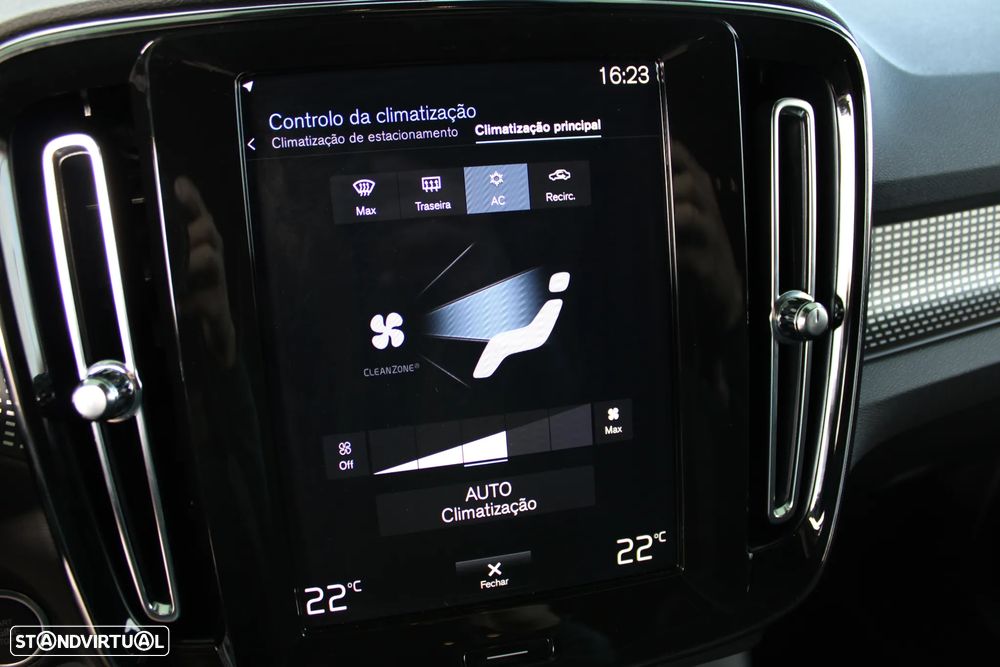 Volvo XC 40 1.5 T2 Plus Dark Auto - 25