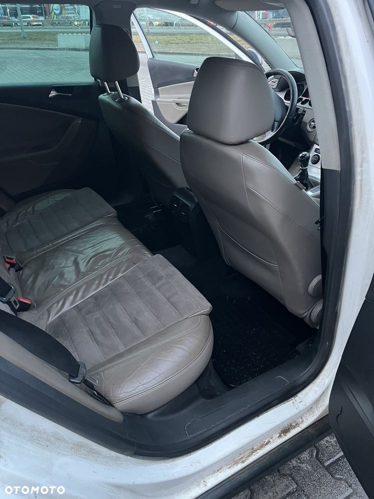 Volkswagen Passat 2.0 TDI DPF Highline - 9