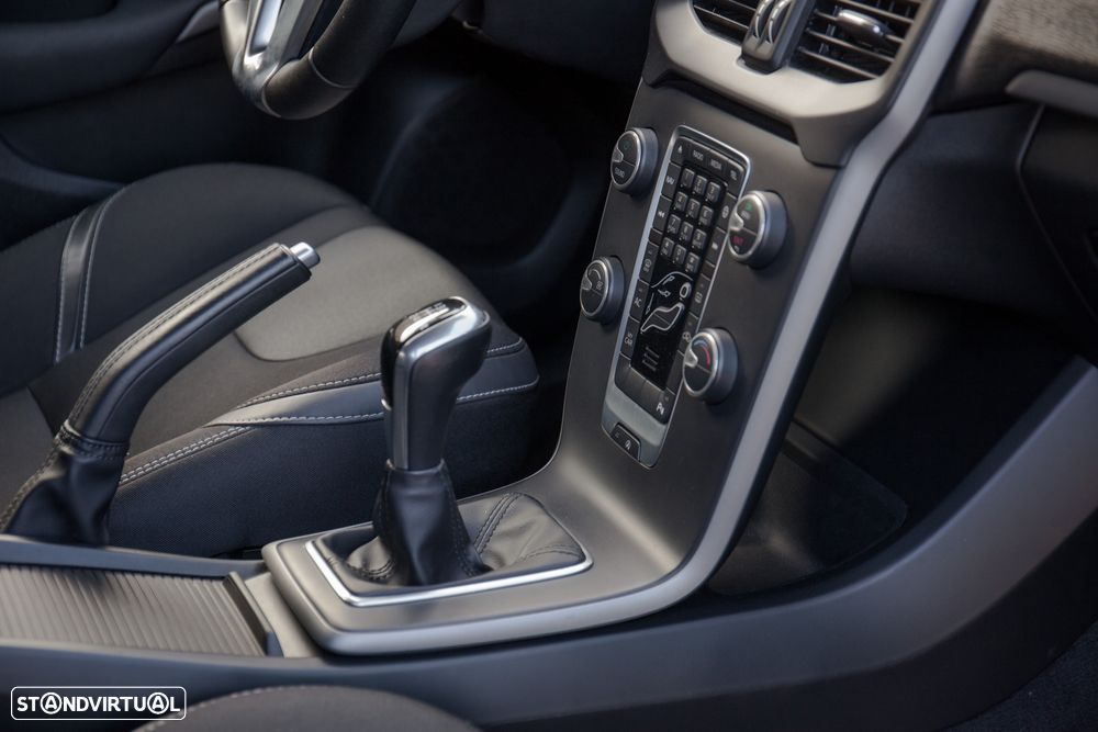 Volvo V40 2.0 D3 Momentum - 22