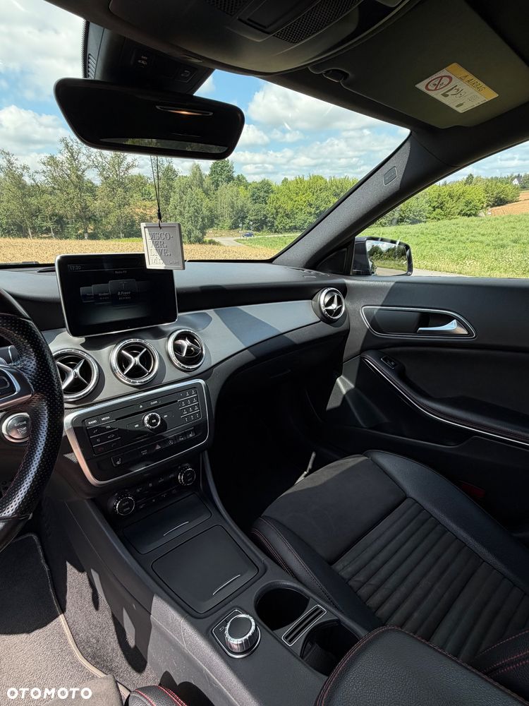Mercedes-Benz CLA 200 7G-DCT AMG Line - 17