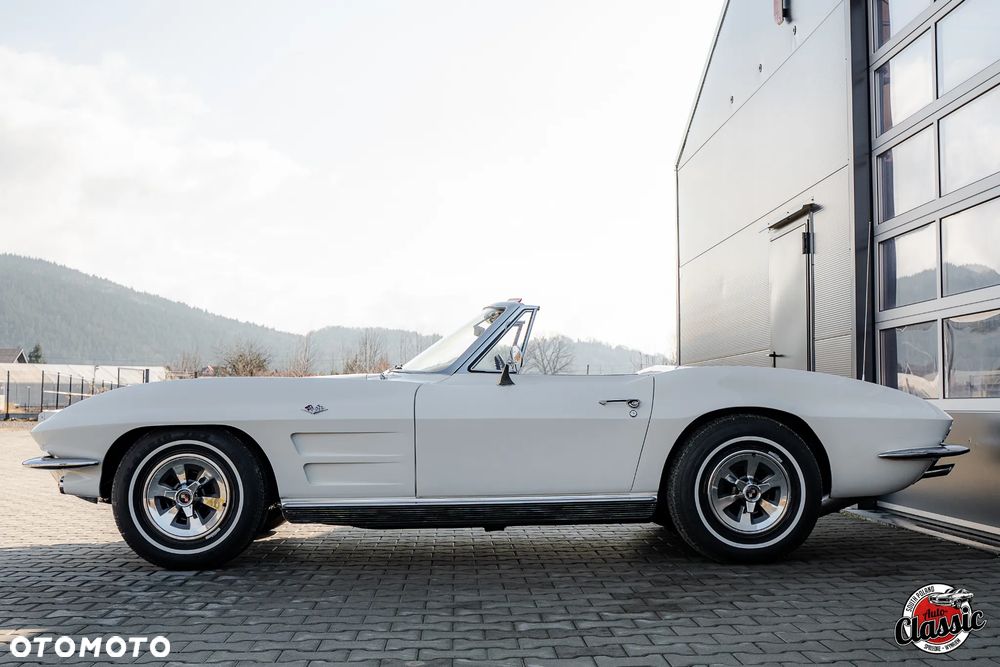 Chevrolet Corvette - 4
