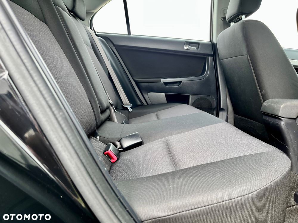 Mitsubishi Lancer 1.8 Intense - 12