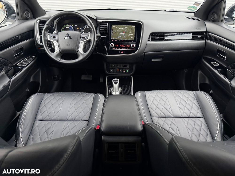 Mitsubishi Outlander - 24