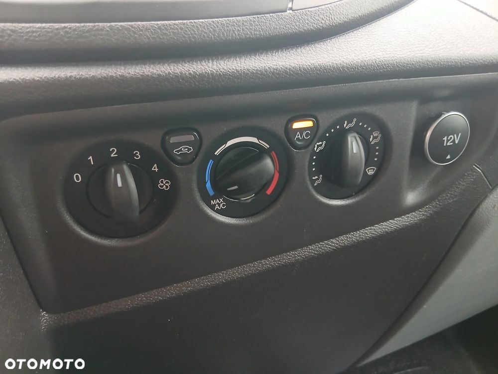 Ford Transit - 28