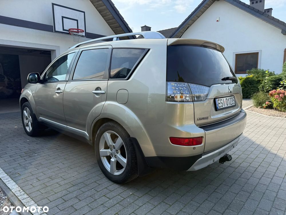 Mitsubishi Outlander - 3