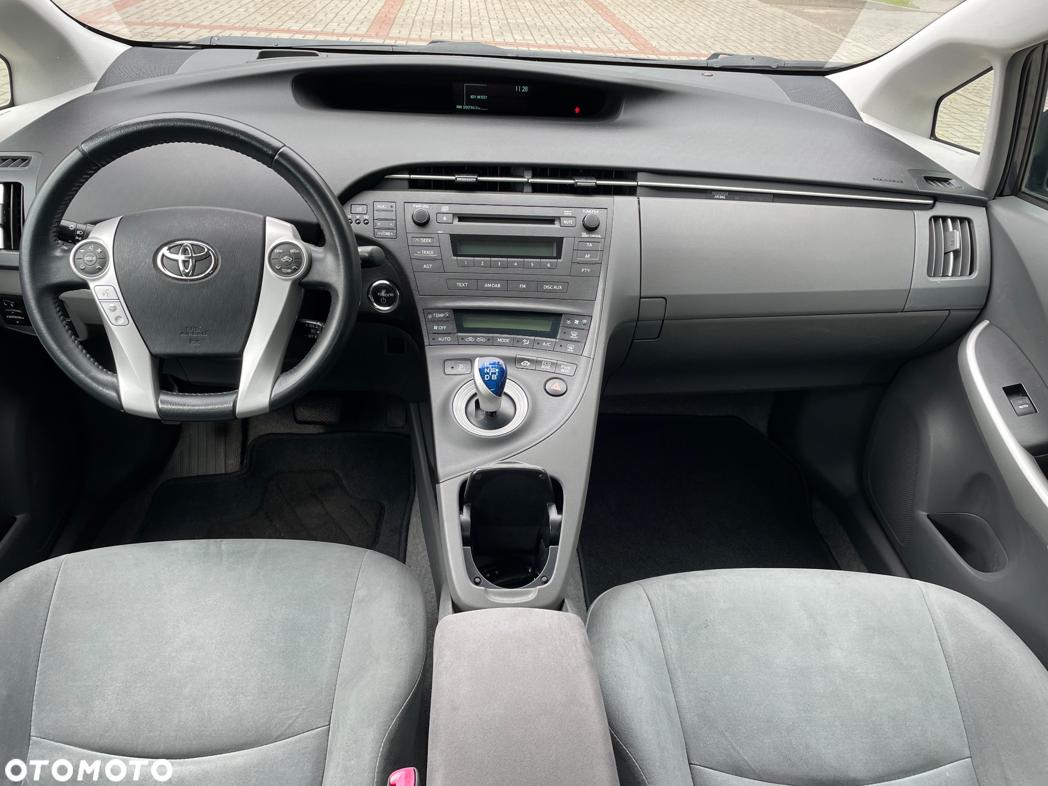 Toyota Prius (Hybrid) Comfort - 10