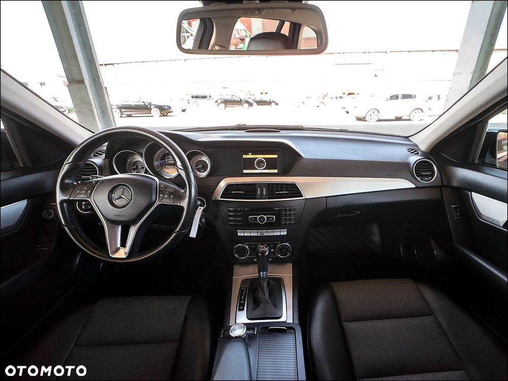 Mercedes-Benz Klasa C 180 BlueEFFICIENCY 7G-TRONIC Avantgarde - 18