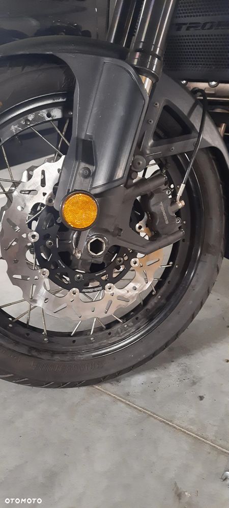 Suzuki V-STROM - 16