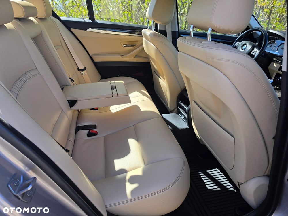 BMW Seria 5 520d xDrive - 13