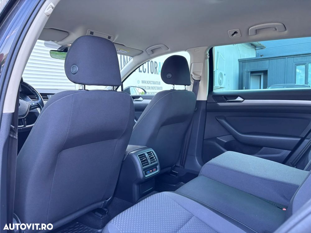 Volkswagen Passat 2.0 TDI DSG Comfortline - 24
