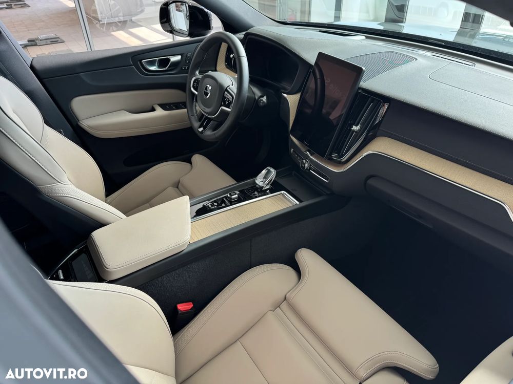 Volvo XC 60 B5 AT AWD MHEV Ultra Dark - 8