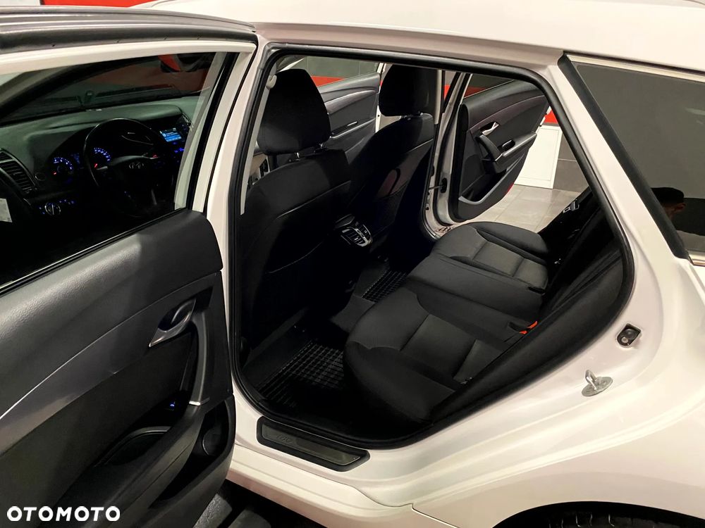Hyundai i40 Kombi blue 1.6 Space - 21