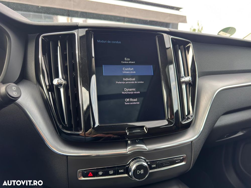 Volvo XC 60 B4 D AWD Geartronic Momentum Pro - 11