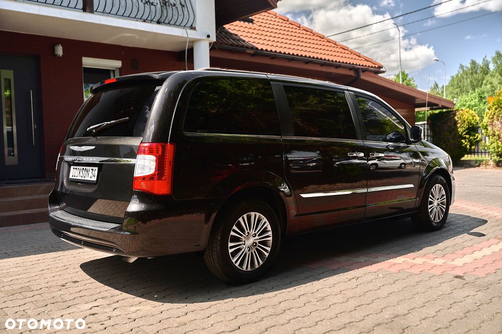 Chrysler Town & Country 3.6 Limited - 15