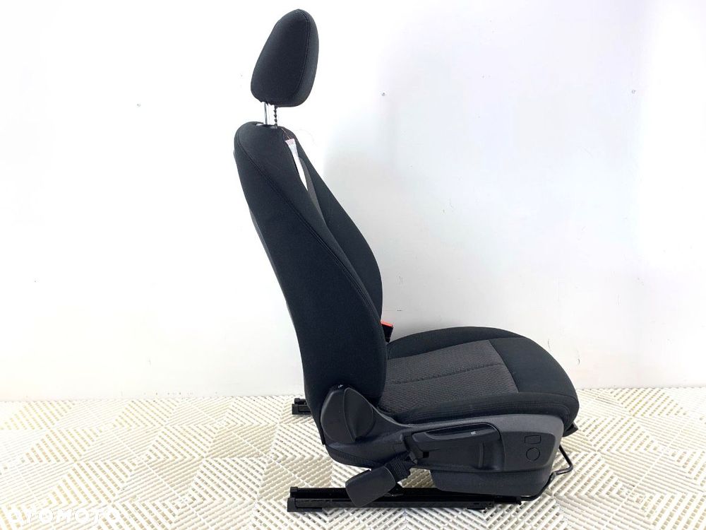 FOTEL PRAWY PRZÓD  BMW X1 (F48) 2014 - 2022 sDrive 18 i 103 kW [140 KM] benzyna 2017 - 2022 - 6