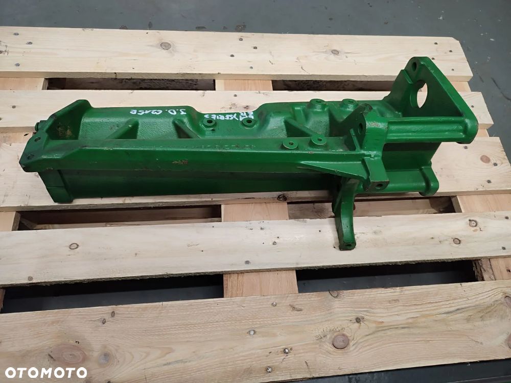 Wspornik podstawy wydechu L213284 John Deere 6215 R - 2