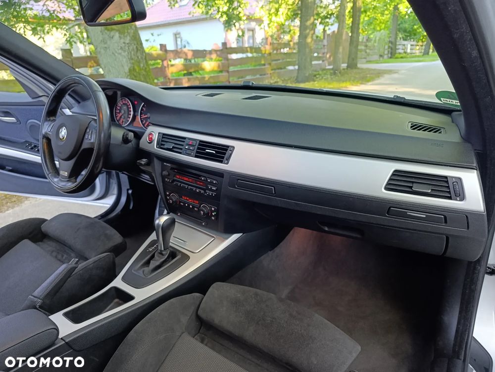 BMW Seria 3 330i - 13