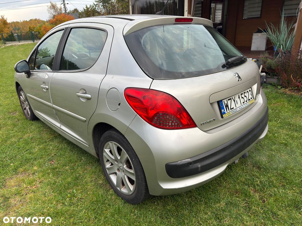 Peugeot 207 2007 photo 3