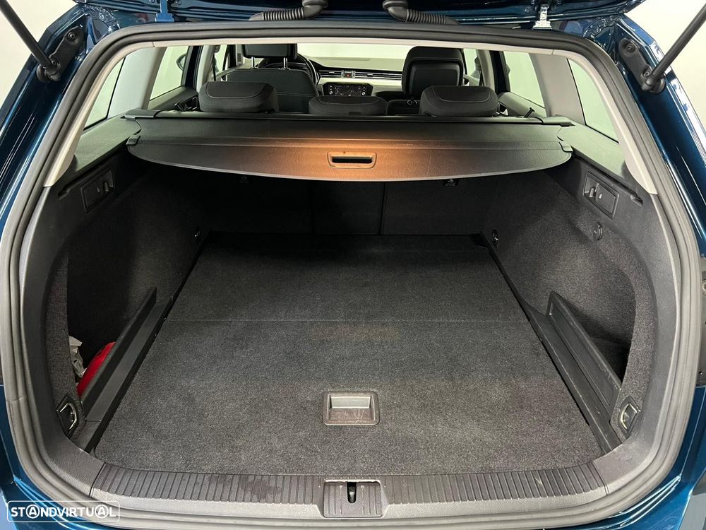 VW Passat Variant 2.0 TDi Business DSG - 22