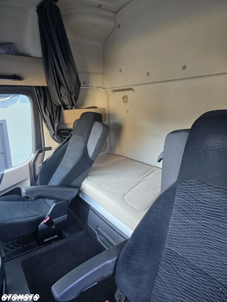 Mercedes-Benz ACTROS - 12