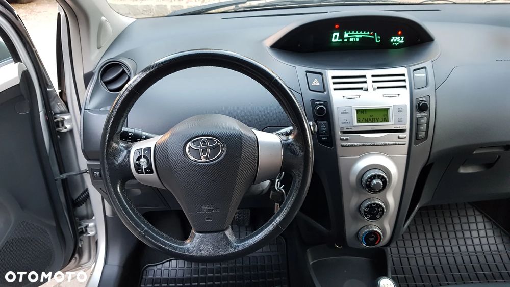Toyota Yaris 1.3 Luna Premium - 19