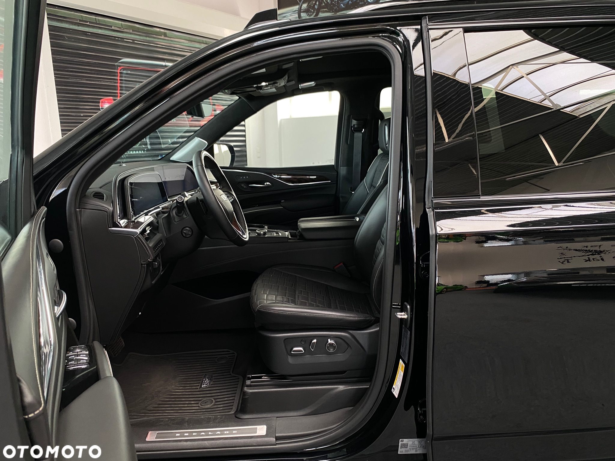 Cadillac Escalade 6.2 V8 AWD AT Platinum - 17
