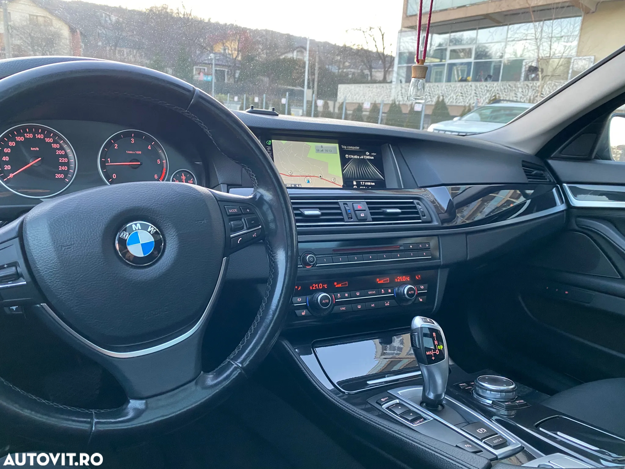 BMW Seria 5 518d Aut. Luxury Line - 4