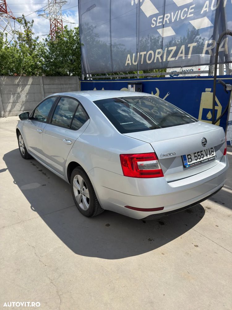 Skoda Octavia 1.6 TDI DSG Style - 2