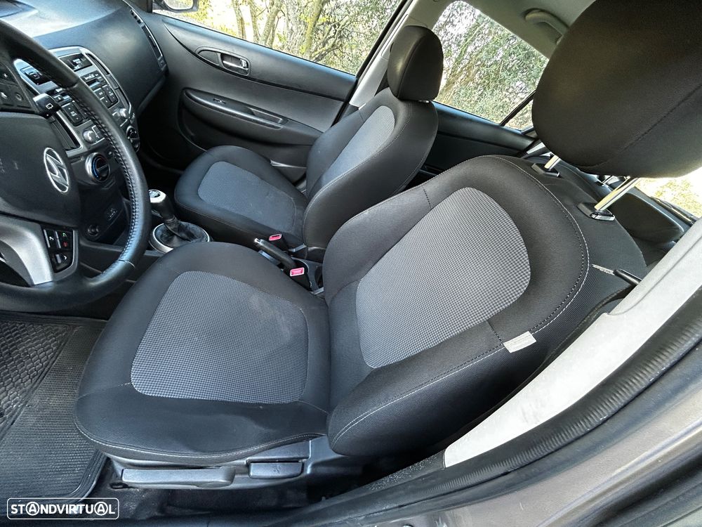 Hyundai i20 1.1 CRDi Urban - 27