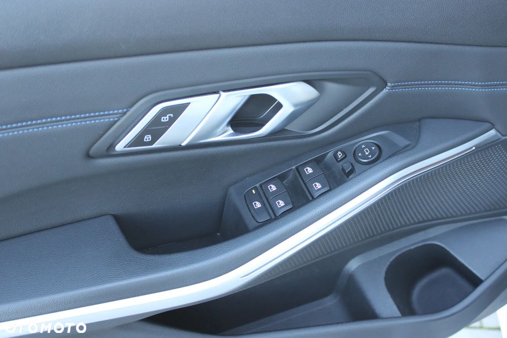 BMW Seria 3 318i M Sport sport - 21