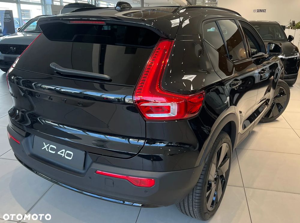 Volvo XC 40 B4 B DKG Ultra Black Edition - 36