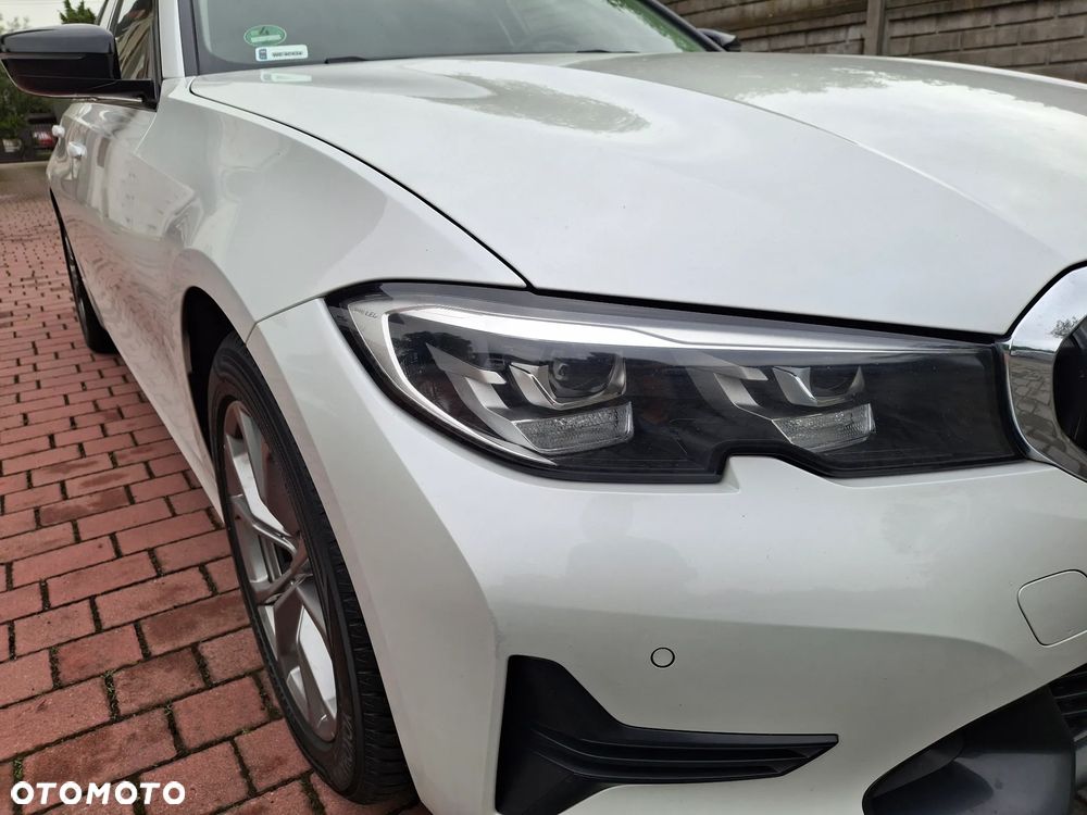 BMW Seria 3 318i Sport Line - 19