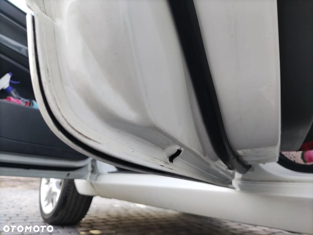 Ford Kuga 2.0 TDCi 2x4 Titanium - 24