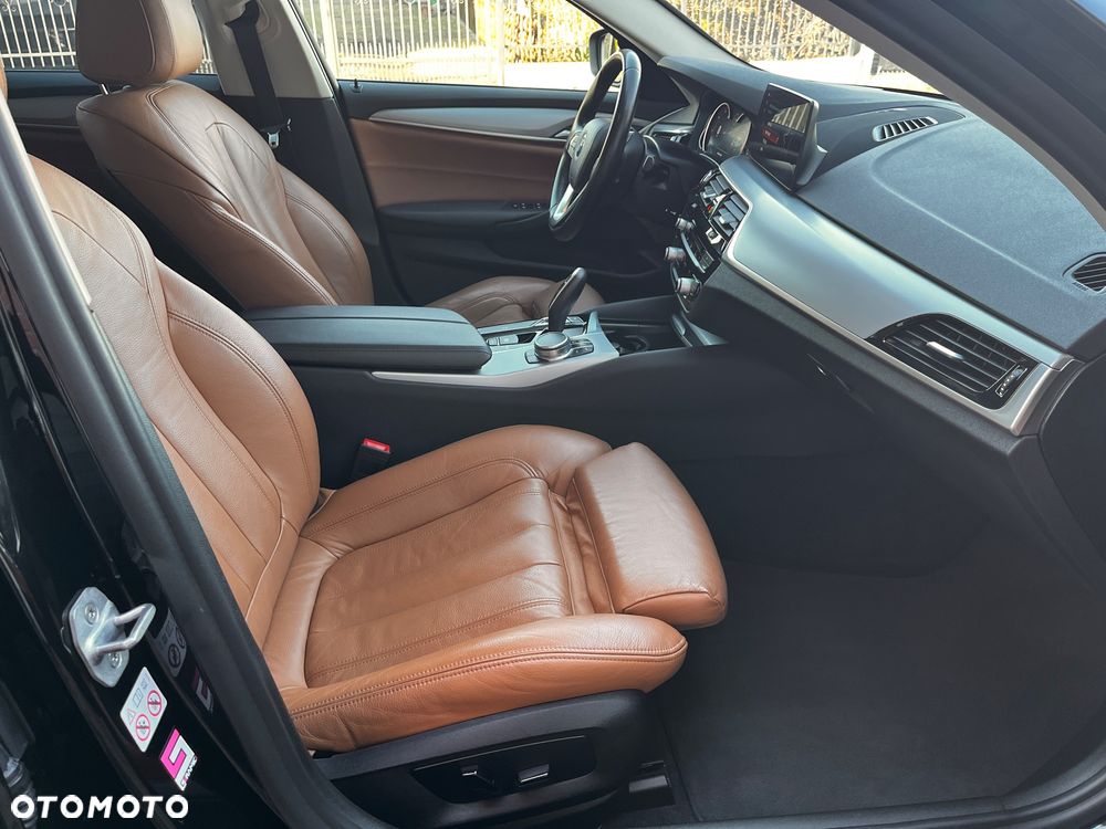 BMW Seria 5 530d Sport Line - 32