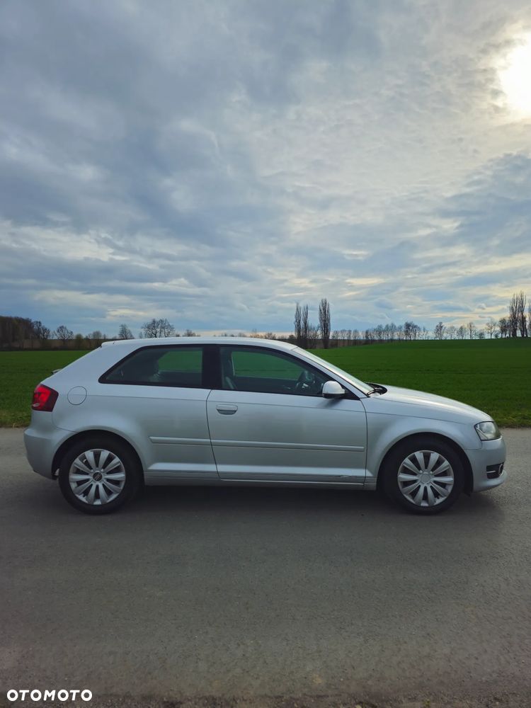 Audi A3 3-drzwiowe 1.6 TDI DPF Ambiente S tronic - 6