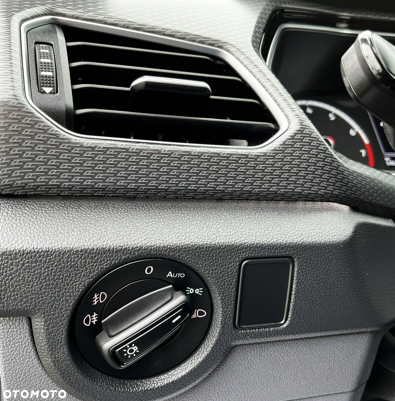 Volkswagen T-Cross 1.0 TSI R-Line DSG - 33