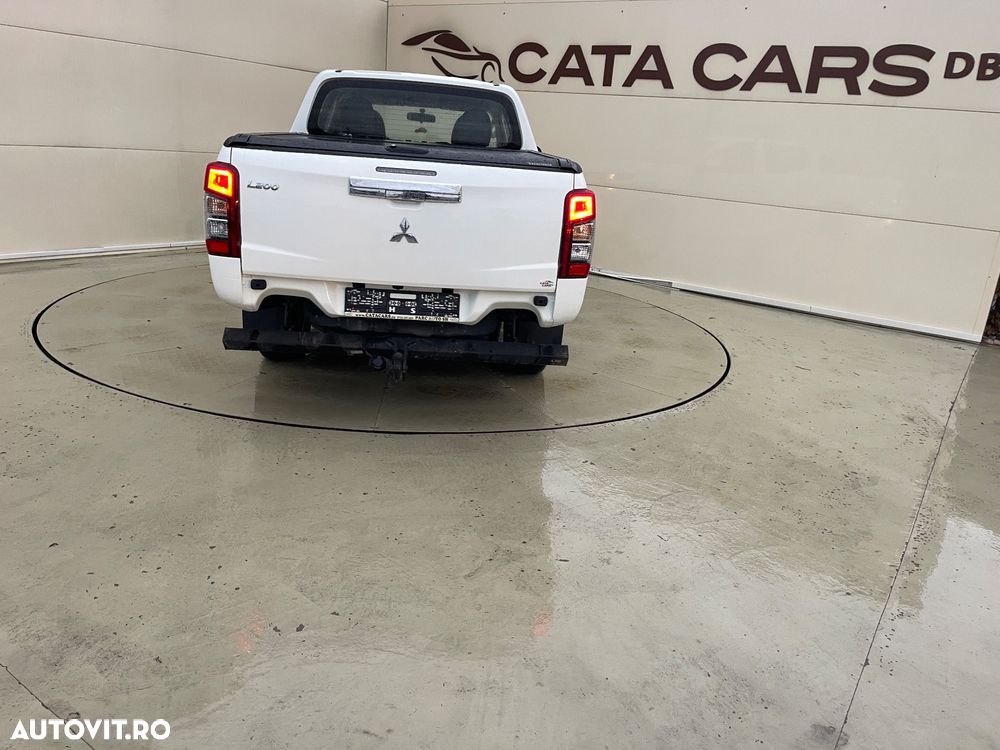 Mitsubishi L200 Double Cab 2.2 DI-D M/T Intense - 13