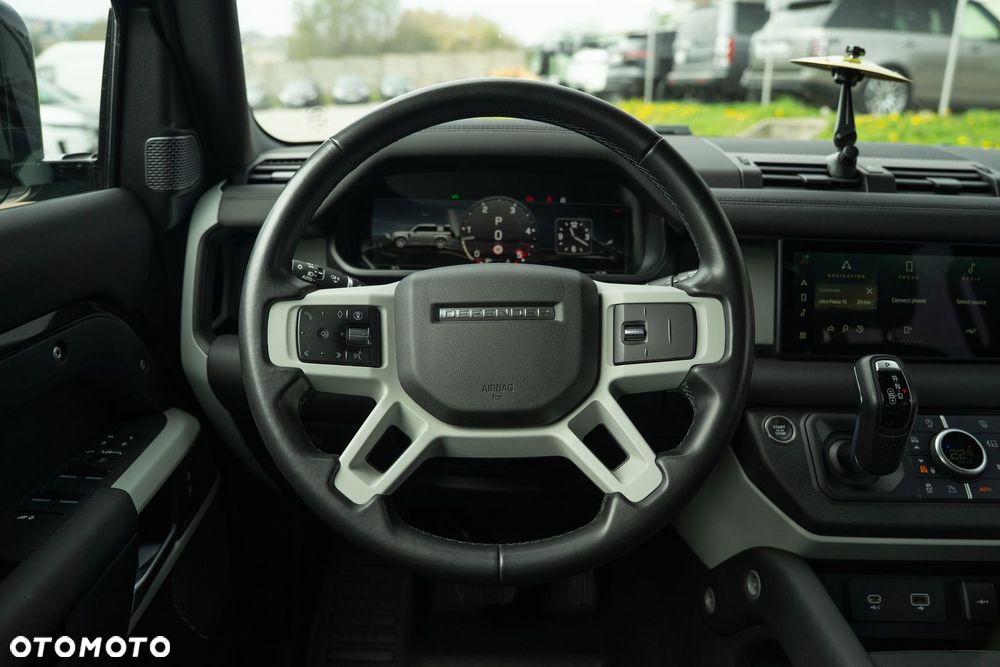 Land Rover Defender - 39