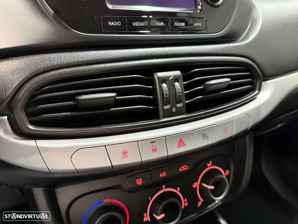Fiat Tipo Station Wagon 1.3 M-Jet Lounge - 31