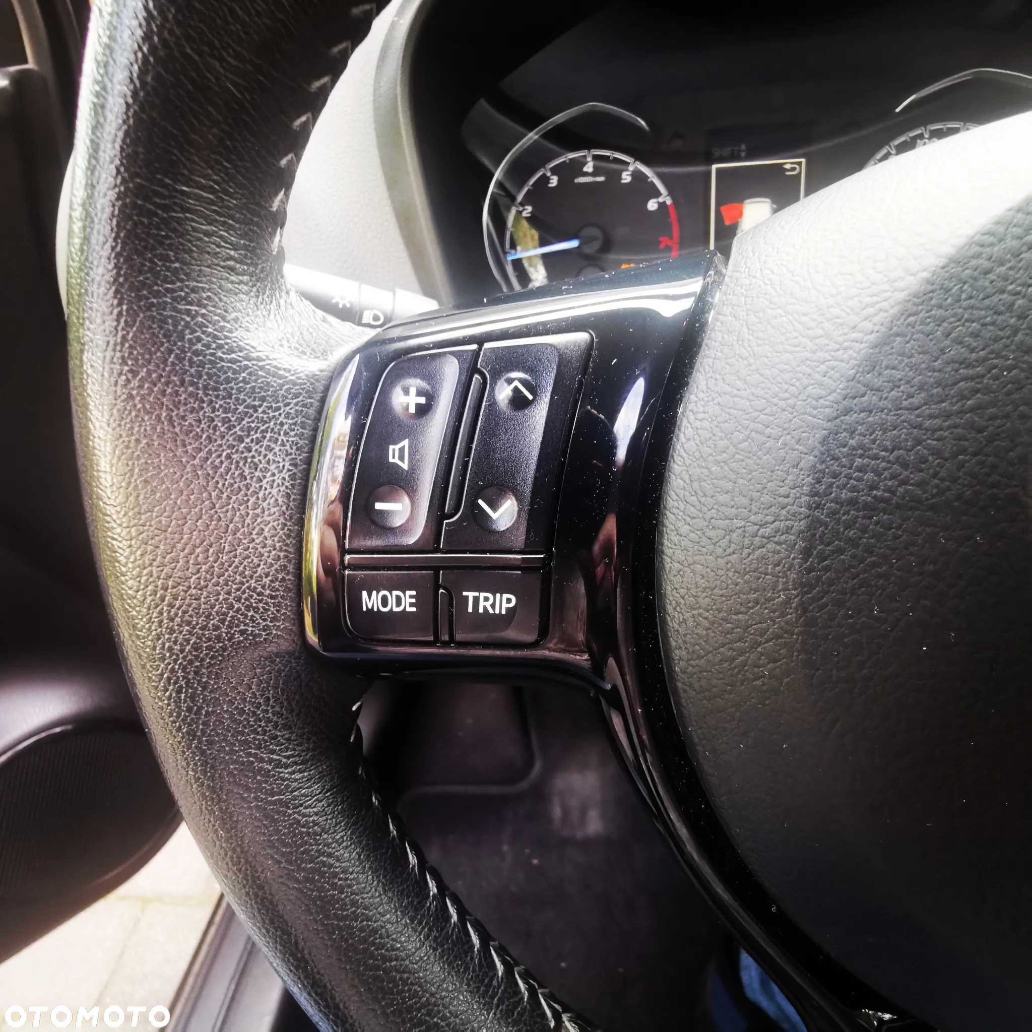 Toyota Yaris 1.0 Premium - 12
