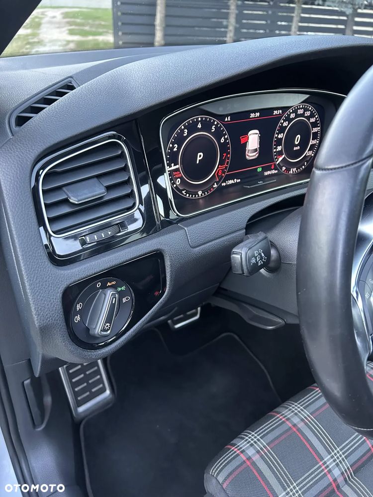 Volkswagen Golf - 20