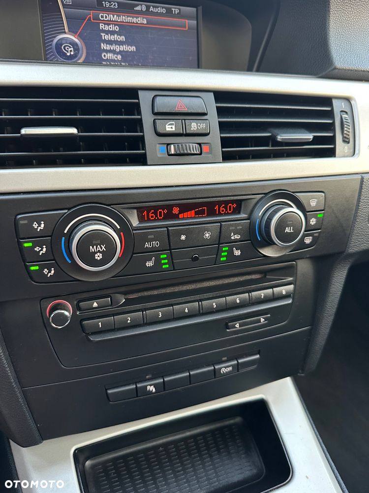 BMW Seria 3 320d Efficient Dynamic Edition Blue Performance Sport Line - 25