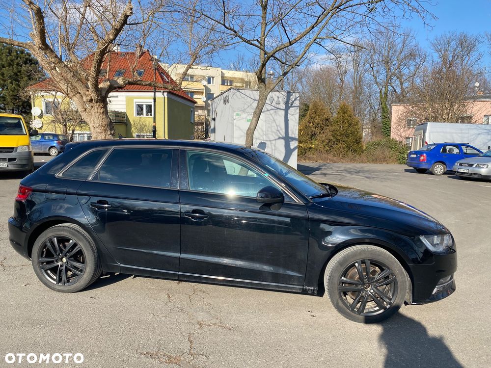 Audi A3 Sportback 1.6 TDI S tronic S line Sportpaket - 2